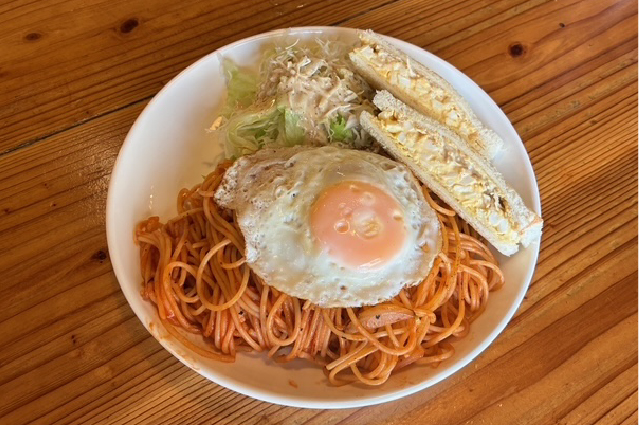 喫茶くりすたるのナポリタンエッグサンドスープドリンク付きの画像